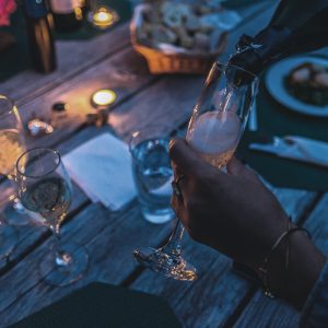 la musona sant joan amics al voltant taula cava celebració aberdeen angus les masies de roda vic osona celebració